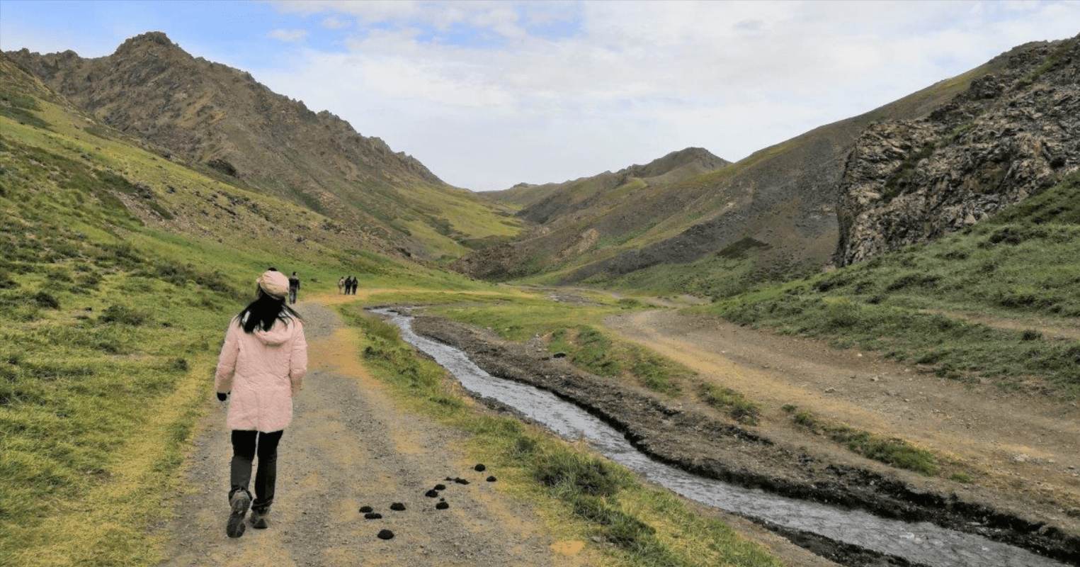 Discovering the Geological Wonders of the Yolyn Am Valley